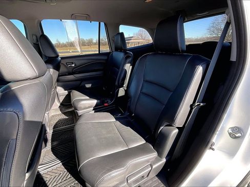 Used 2019 Honda Pilot Touring image 18