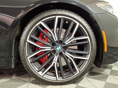 Used 2021 BMW M550i xDrive w/ Dynamic Handling Package image 11