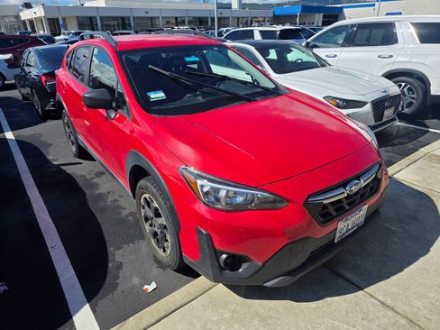 Used 2022 Subaru Crosstrek 2.0i image 3