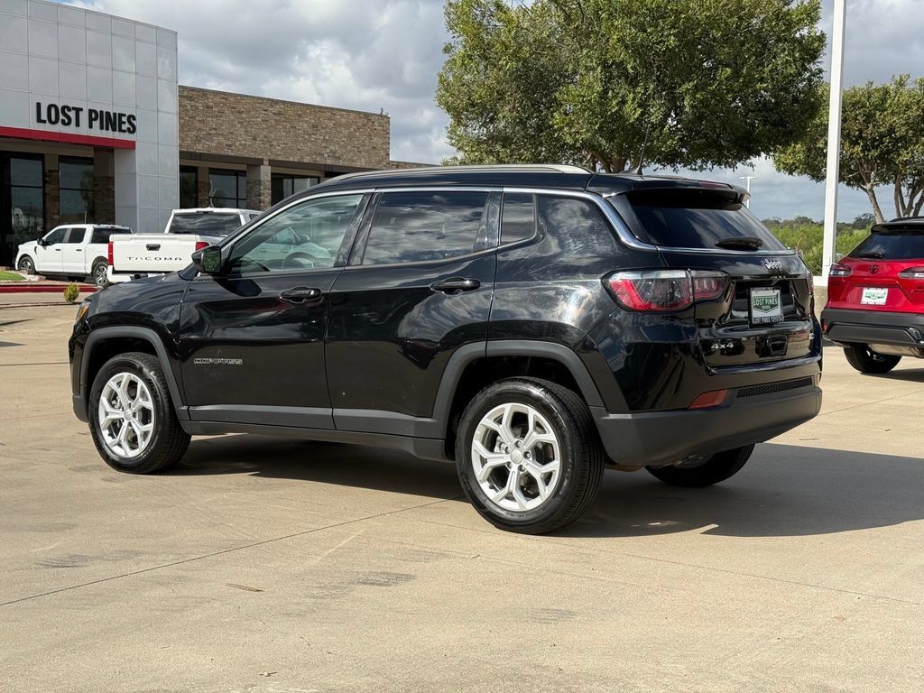 Used 2024 Jeep Compass Latitude AWD/4WD image 3