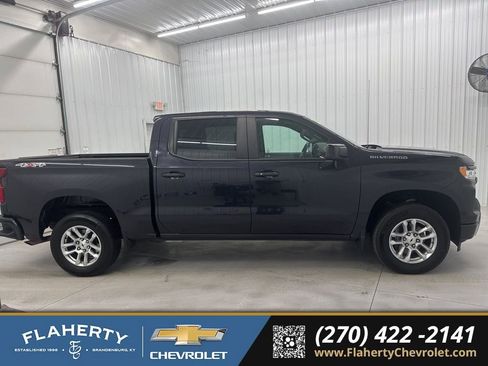 Used 2022 Chevrolet Silverado 1500 RST image 2