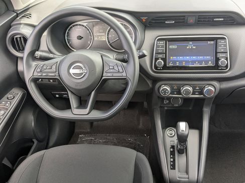 New 2025 Nissan Kicks Play S image 28