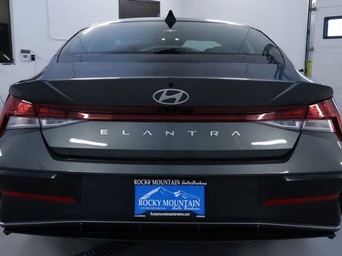Used 2025 Hyundai Elantra SEL image 6
