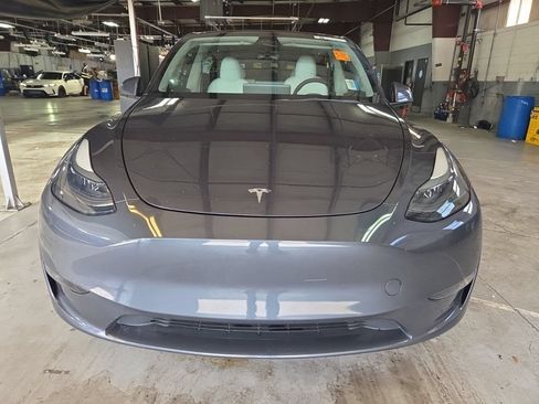 Used 2023 Tesla Model Y Long Range AWD/4WD image 2