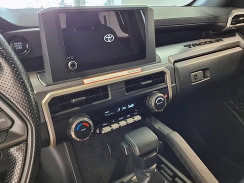 Used 2025 Toyota Tacoma SR5 AWD/4WD image 12