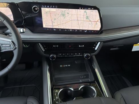 New 2026 Chevrolet Suburban Z71 AWD/4WD image 15