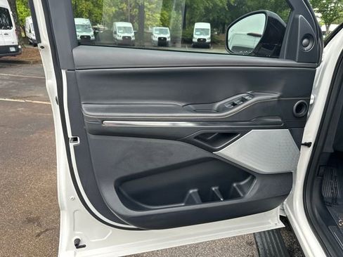 New 2026 Lincoln Navigator L Black Label AWD/4WD image 11