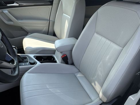Used 2023 Volkswagen Tiguan SE image 14