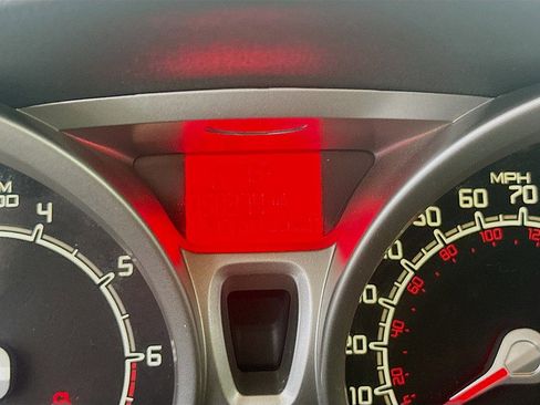 Used 2013 Ford Fiesta SE FWD image 13