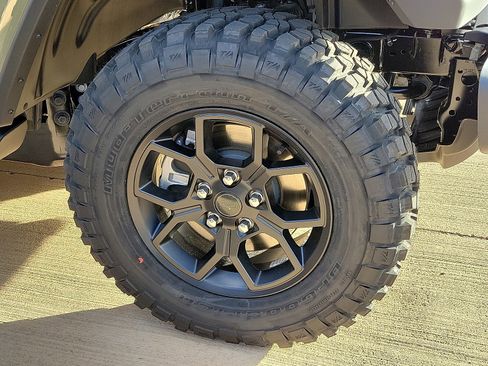 New 2026 Jeep Gladiator Sport image 9