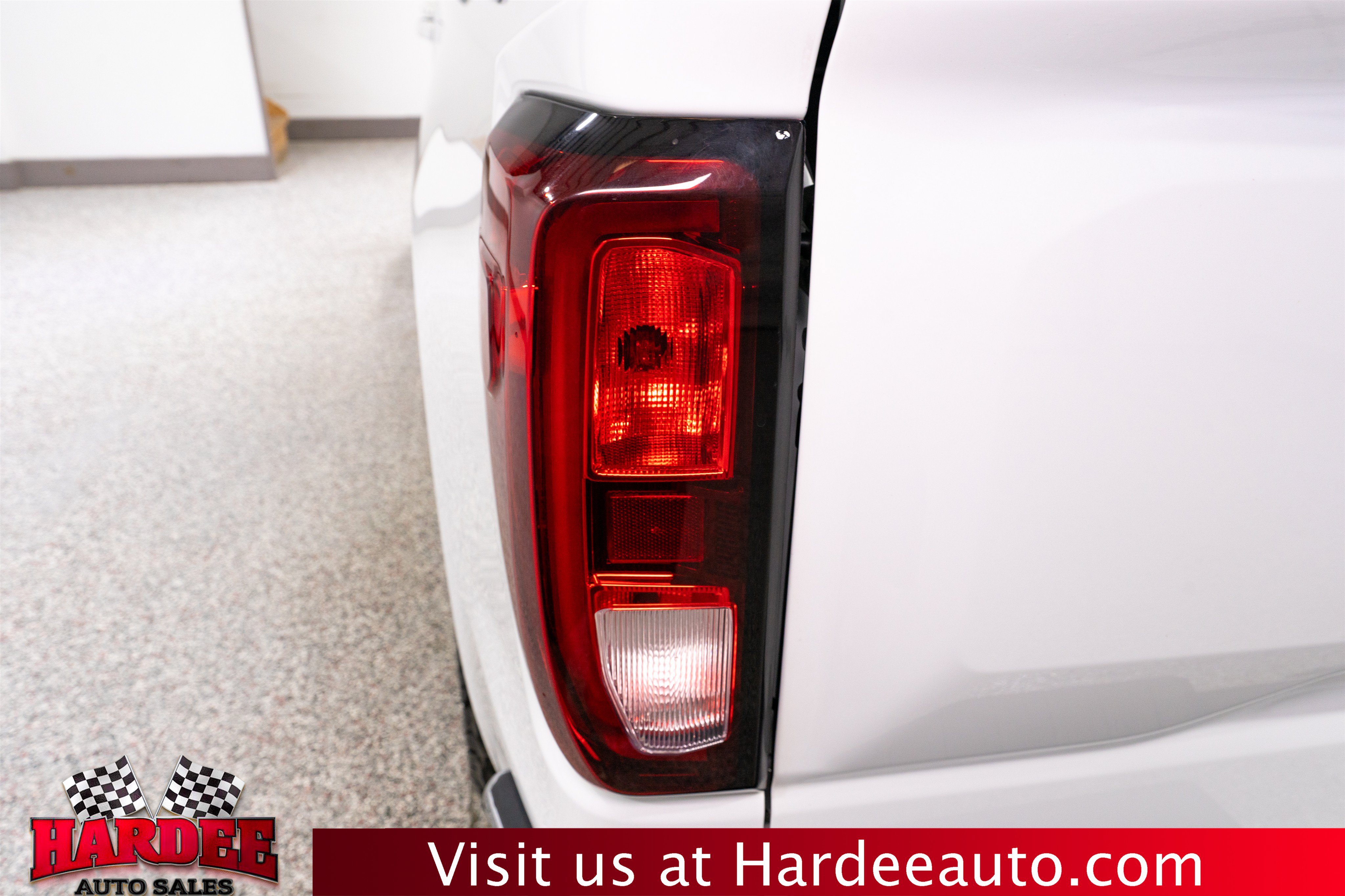 Used 2024 GMC Sierra 1500 SLE w/ X31 Off-Road Package AWD/4WD image 9