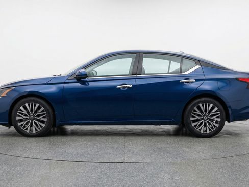 Used 2025 Nissan Altima 2.5 SV image 5