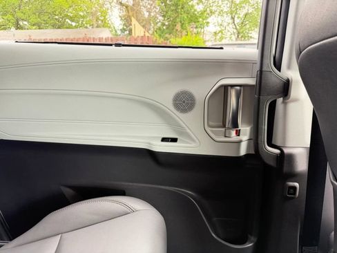 Used 2021 Toyota Sienna XSE w/ XSE Plus Package FWD image 14