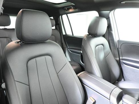 Used 2023 Mercedes-Benz GLB 250 4MATIC image 34