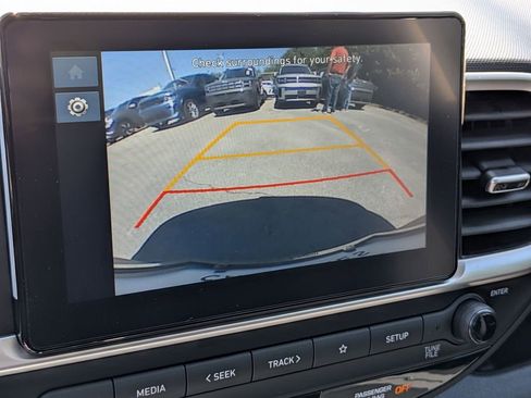 Used 2025 Hyundai Venue SEL FWD image 16