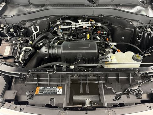 Used 2022 Ford Explorer XLT w/ Equipment Group 202A image 12