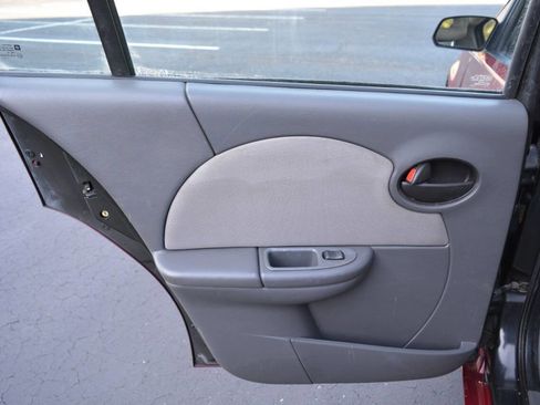 Used 2004 Saturn ION Level 2 image 12