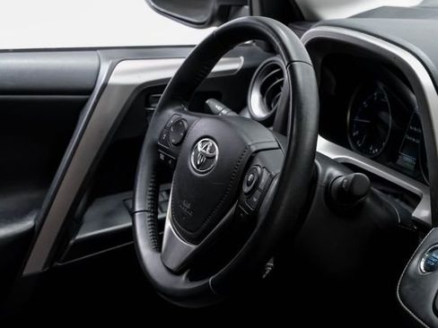 Used 2018 Toyota RAV4 XLE image 22