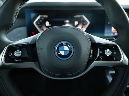 Used 2025 BMW i7 eDrive50 w/ Premium Package image 34