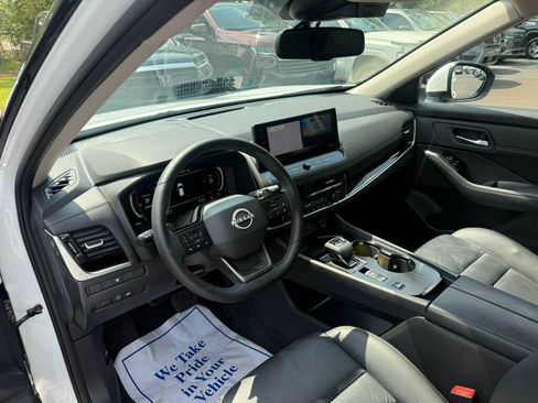 Used 2026 Nissan Rogue SL FWD image 3