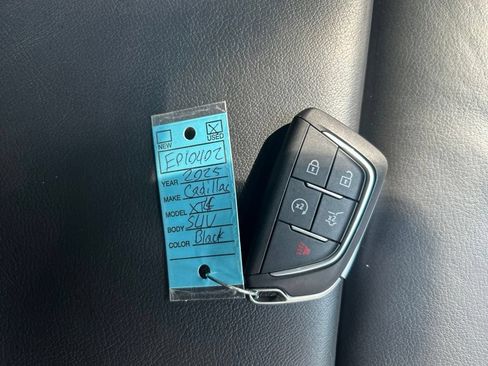 Used 2025 Cadillac XT4 Premium Luxury FWD image 33