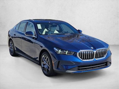 Certified 2026 BMW 540i xDrive w/ Premium Package AWD/4WD image 3