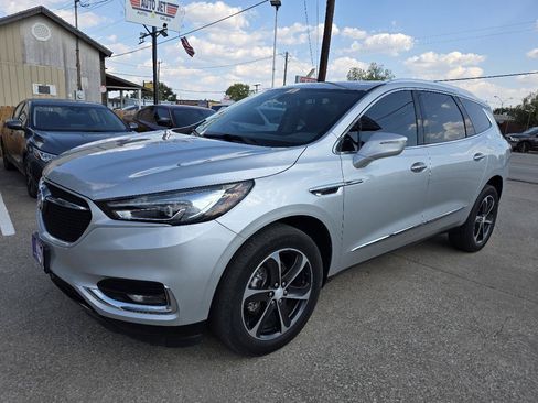 Used 2020 Buick Enclave Essence w/ Sport Touring Edition FWD image 21