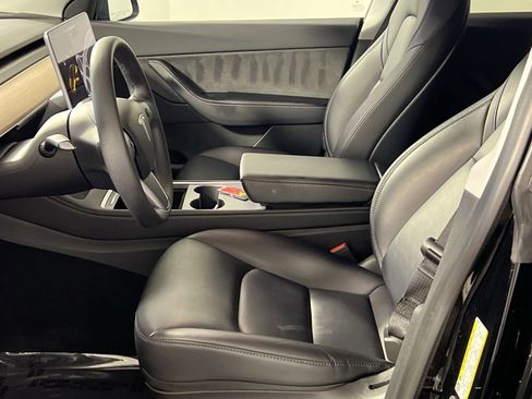 Used 2022 Tesla Model Y Performance image 14