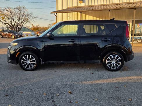 Used 2020 Kia Soul LX image 2