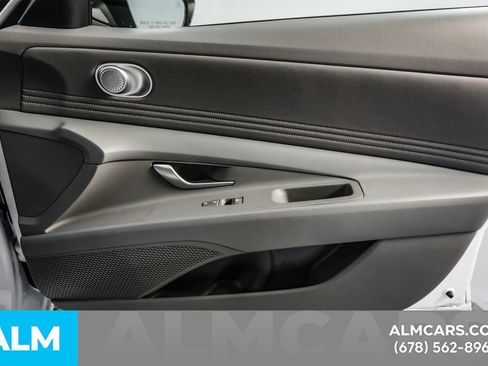 Used 2025 Hyundai Elantra Sport image 39