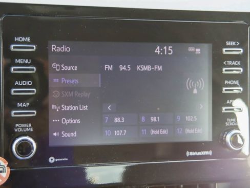 Used 2023 Toyota Camry SE image 3