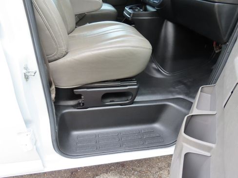 Used 2023 Chevrolet Express 3500 w/ Driver Convenience Package RWD image 15