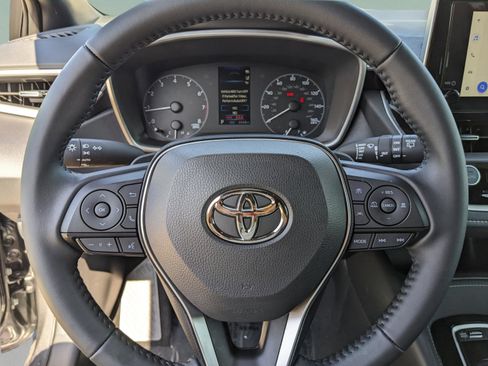Used 2025 Toyota Corolla SE FWD image 32