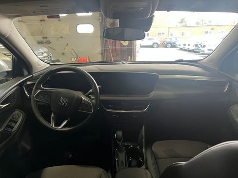 Used 2025 Buick Encore GX Preferred image 32