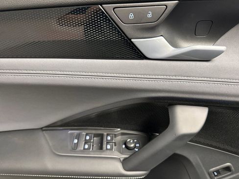New 2026 Volkswagen Tiguan SE R-Line AWD/4WD image 10
