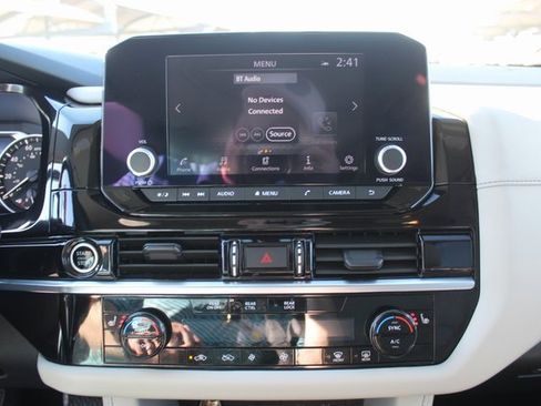 Used 2023 Nissan Pathfinder SV image 28