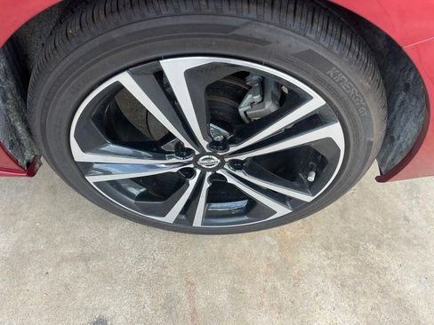 Used 2023 Nissan Sentra SR w/ SR Premium Package FWD image 31