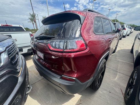 Used 2019 Jeep Cherokee Latitude Plus AWD/4WD image 4