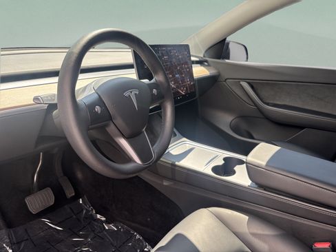 Used 2022 Tesla Model Y Long Range AWD/4WD image 16