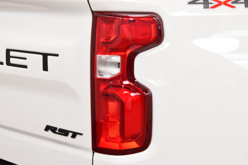 Used 2024 Chevrolet Silverado 1500 RST w/ Redline Edition AWD/4WD image 21