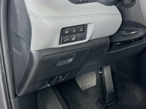 Used 2023 Toyota Highlander Platinum FWD image 10