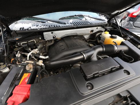 Used 2016 Ford Expedition EL XLT image 26