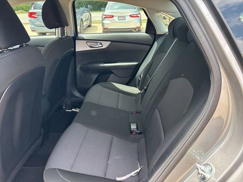 Used 2024 Kia Forte LXS w/ LXS Technology Package FWD image 18