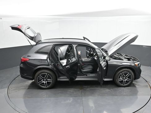 Used 2025 Mercedes-Benz GLC 300 4MATIC image 55