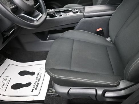 Used 2024 Nissan Rogue S AWD/4WD image 9