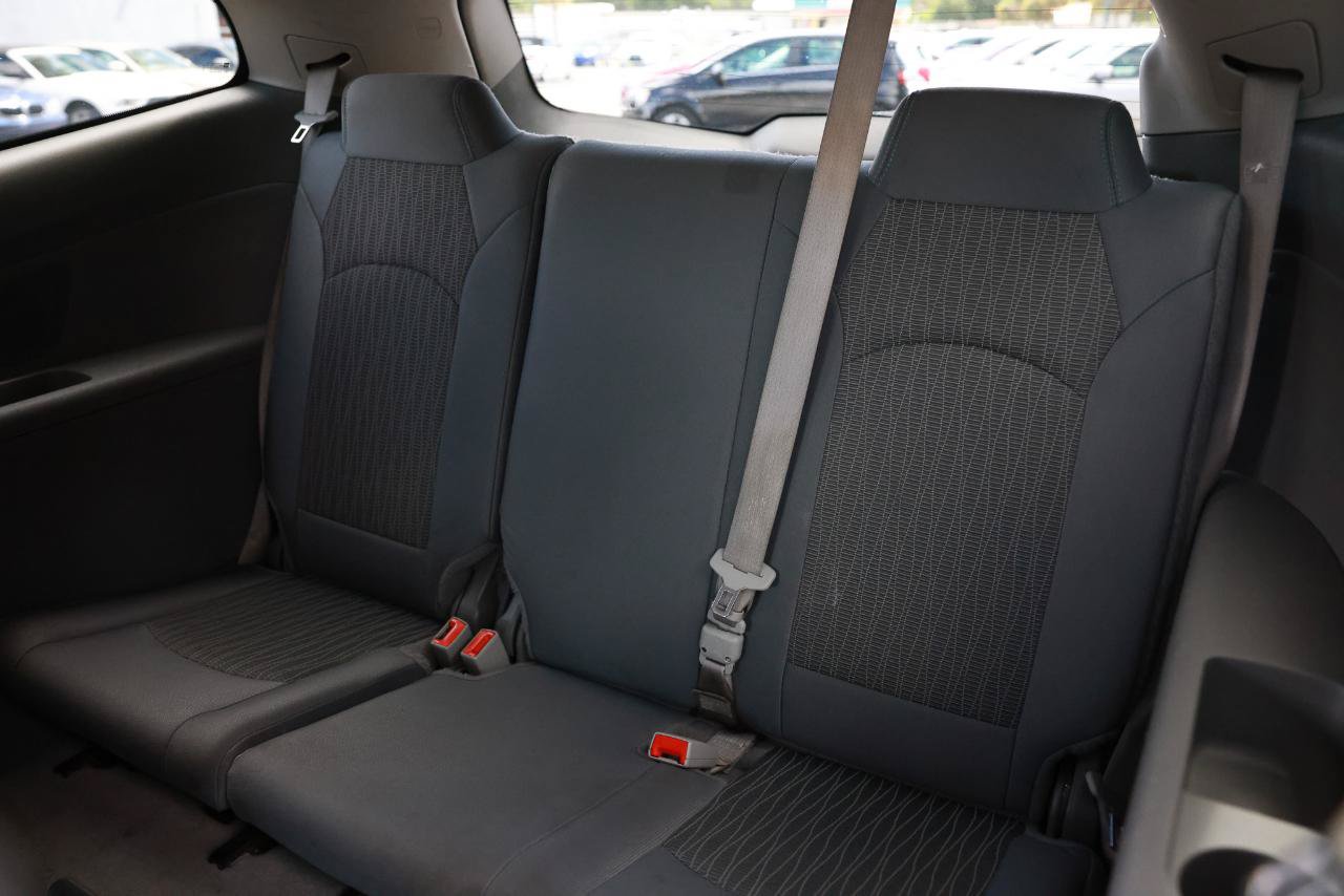 Used 2015 Chevrolet Traverse LT FWD image 25