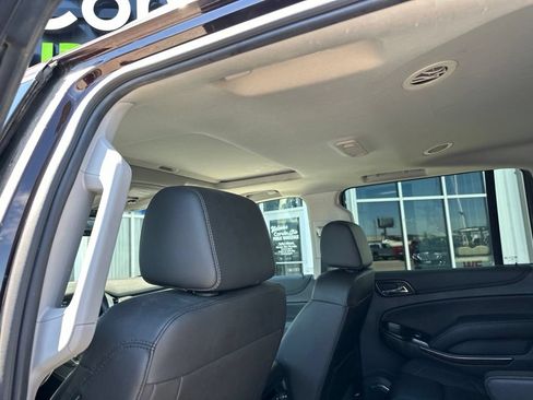 Used 2020 Chevrolet Suburban LT AWD/4WD image 32