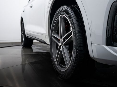 Certified 2024 Audi Q5 e Premium Plus image 10