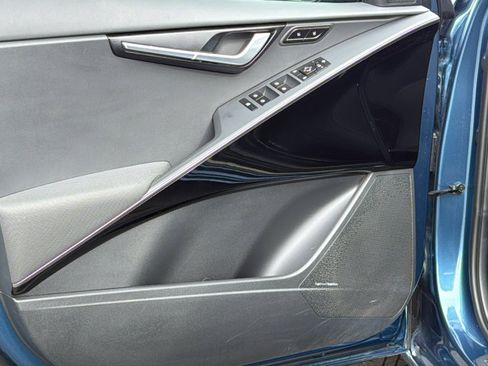 Used 2024 Kia Niro SX Touring image 23