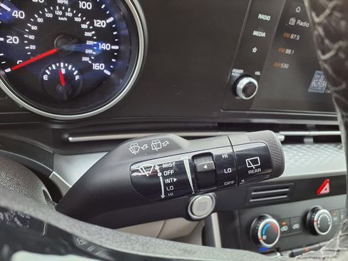 Used 2024 Kia Carnival LX image 23